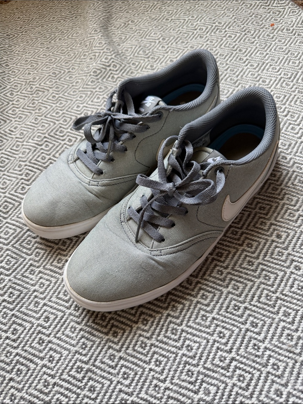 Nike Men’s Light Gray Canvas Sneakers with White Swoosh